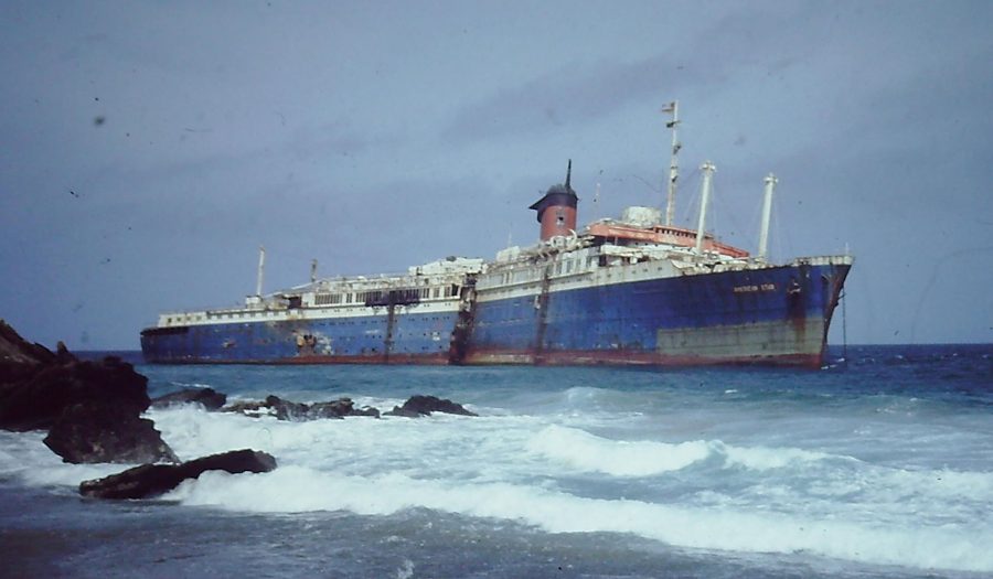 Wrak SS American Star niedaleko brzegu Fuerteventury w 1994 roku , już po pęknięciu kadłuba