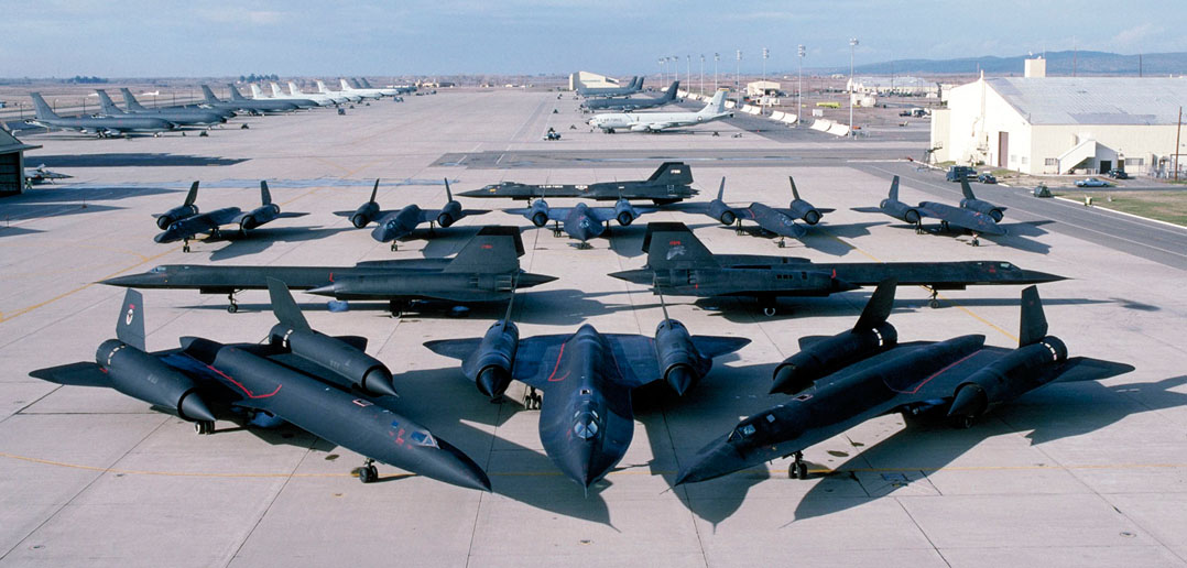 SR-71 Blackbird na lotnisku (fot. Lockheed Martin)