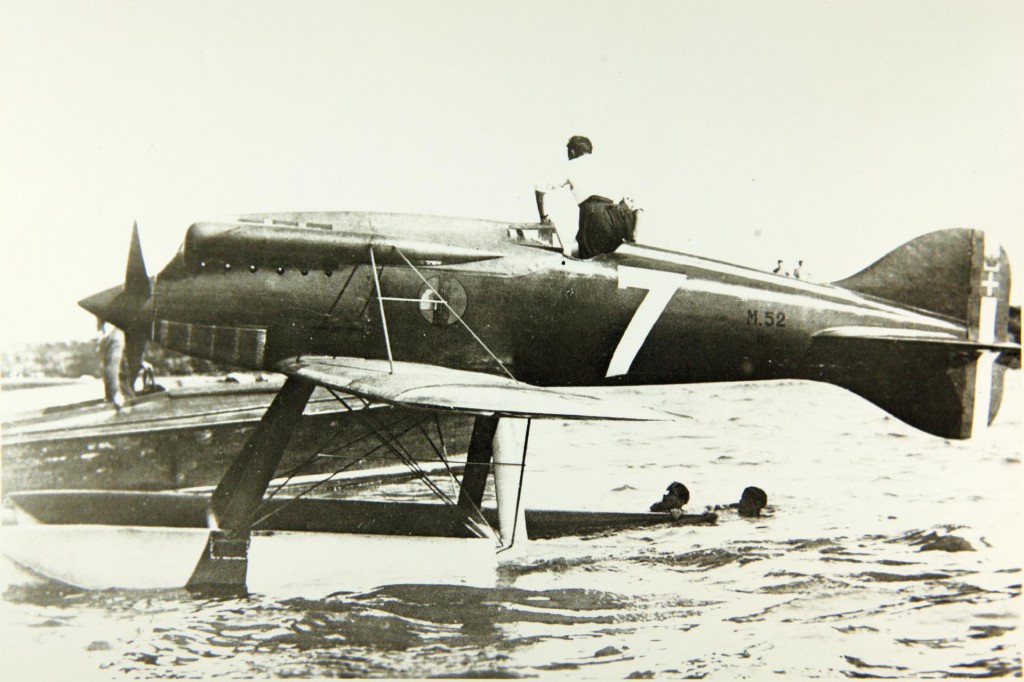 Macchi M.52
