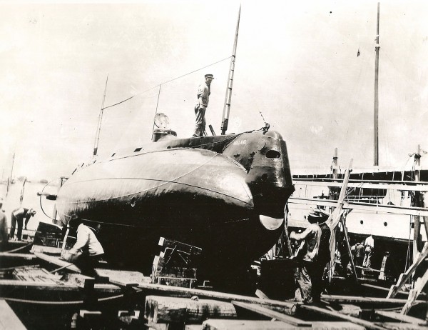 USS Holland w stoczni (fot. www.ussholland.org)