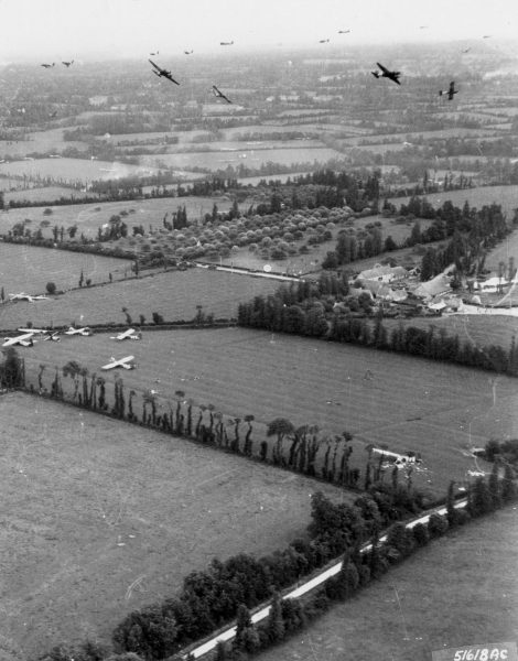 Normandzkie pola, na których lądowali spadochroniarze 