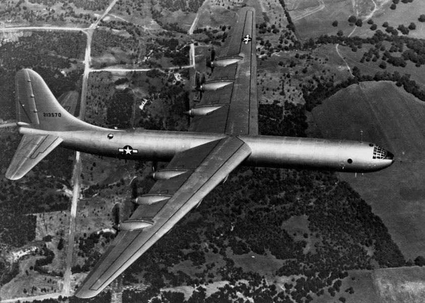 B-36 w całej okazałości. Na zdjęciu dobrze widać jego rozmiary