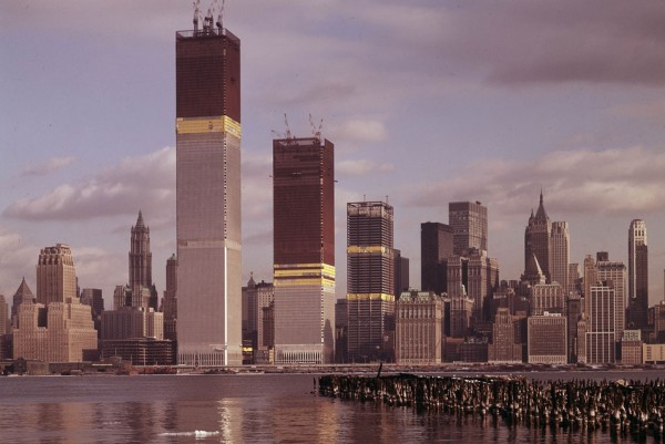Wieże World Trade Center podczas budowy