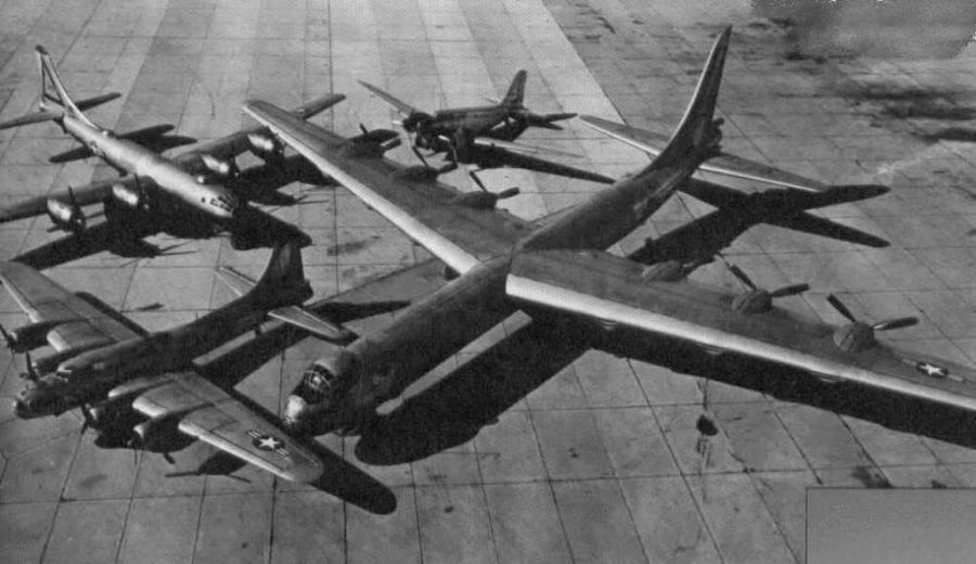 B-36 i jego mniejsi poprzednicy - B-23, B-17 i B-29