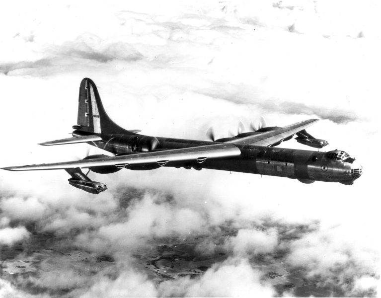 B-36 z dodatkowymi silnikami odrzutowymi