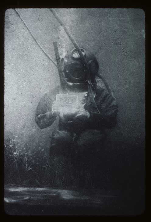 Autoportret Louisa Boutana - pierwsze podwodne zdjęcie (fot. Louis Boutan)