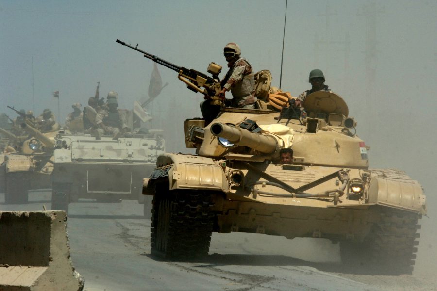 Irackie czołgi T-72 - zdjęcie wykonano 18 maja 2006 roku, ale pojazdy tego typu używano też w 1991 roku (fot. Mate 1st Class Michael Larson)