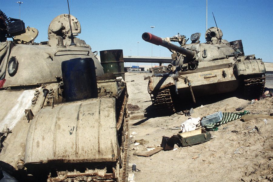 Zniszczone irackie T-55 gdzieś w Kuwejcie