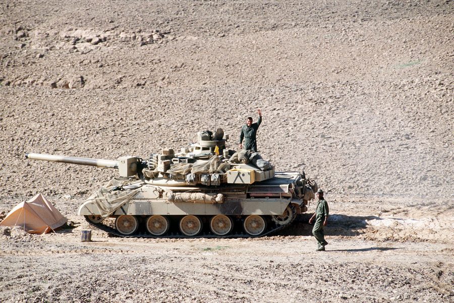 Francuski AMX-30z 6 Lekkiej Dywizji Pancernej w trakcie działań niedaleko miejscowości Al-Salman