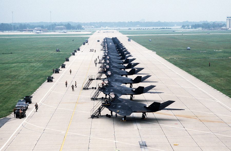 Amerykańskie F-117 Nighthawk jeszcze w USA przed przerzutem do Arabii Saudyjskiej