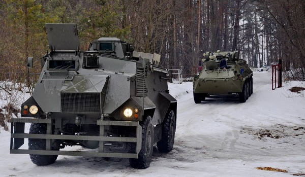 Saxon i BTR-3E1 podczas prób na Ukrainie (fot. Ukroboronprom)