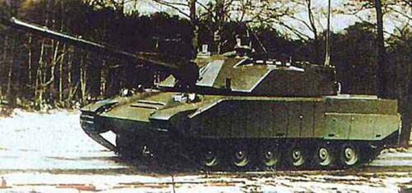 Model nowego MBT przygotowany w ramach prac nad projektem Goryl w latach 90.