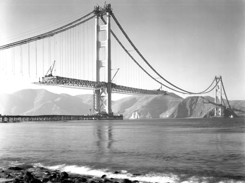 Most Golden Gate podczas budowy