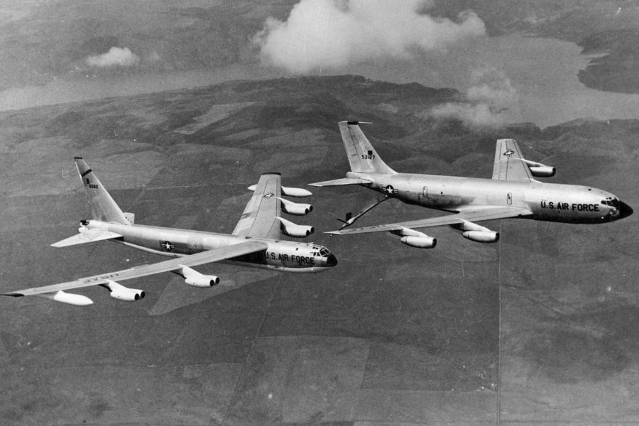 Latająca cysterna KC-135A i bombowiec strategiczny B-52D