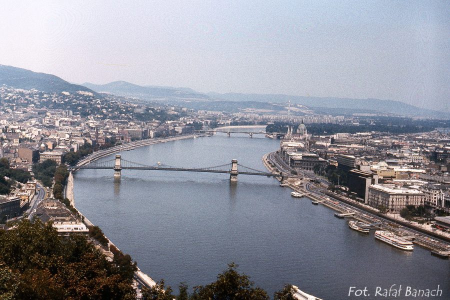Widok z Góry Gellerta na Most Łańcuchowy (fot. Rafał Banach)
