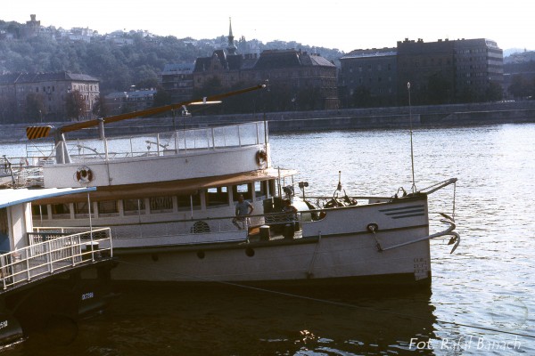 Jeden z statków wycieczkowych kursujących po Dunaju (fot. Rafał Banach)