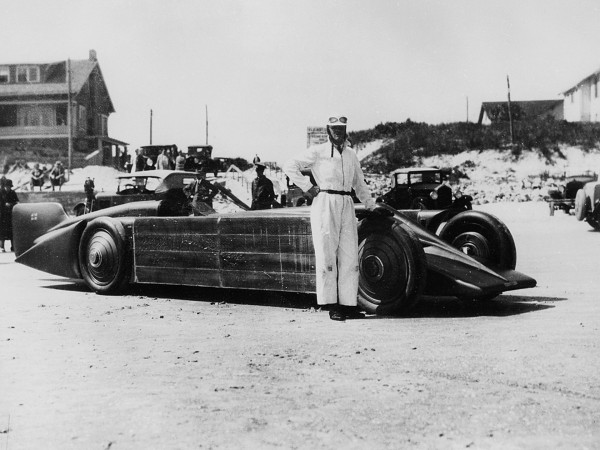 Henry Segrave i jego Golden Arrow, Daytona Beach, Floryda, USA, 1929 (fot. National Motor Museum/Heritage Images/Getty Images)