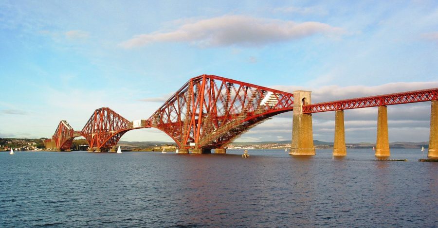 Forth Bridge współcześnie (fot. Andrew Bell/Wikimedia Commons)