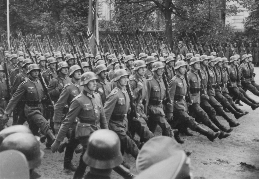 Niemieckie oddziały w Warszawie już po zakończeniu walk