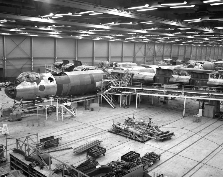 B-36 podczas budowy