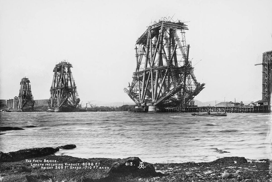 Forth Bridge podczas budowy