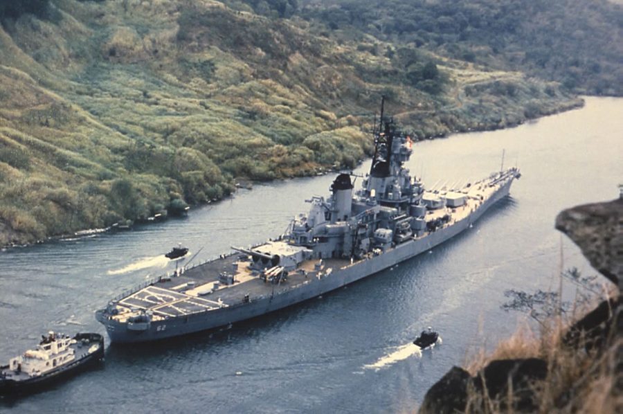 USS New Jersey w Kanale Panamskim