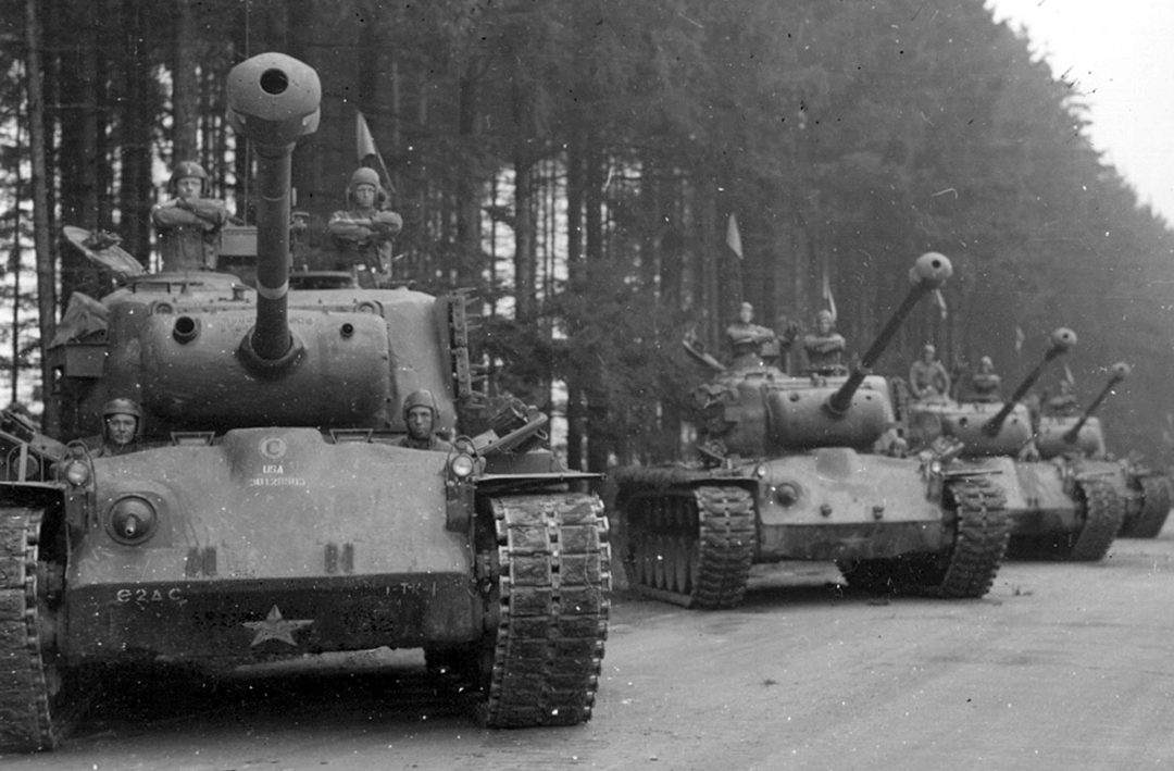 M26 Pershing swoimi rozmiarami przypominał czołg ciężki