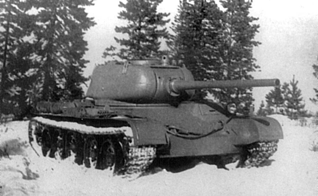 T-44 był następcą słynnego T-34/85