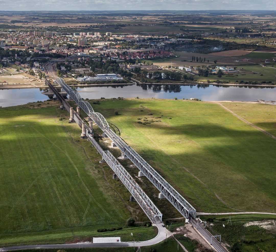 Oba mosty w Tczewie widoczne z powietrza (fot. Michał Słupczewski/fotografialotnicza.net)