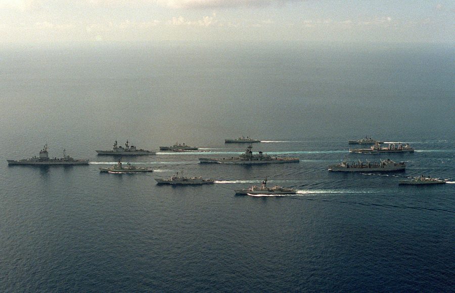 USS New Jersey wraz z australijskimi i amerykańskimi okrętami USS Long Beach, USS Merrill, HMAS Swan, HMAS Stuart, HMAS Parramatta, USNS Passumpsic, USS Wabash, HMAS Derwent, USS Kirk, USS Thach i HMAS Hobart w 1986 roku