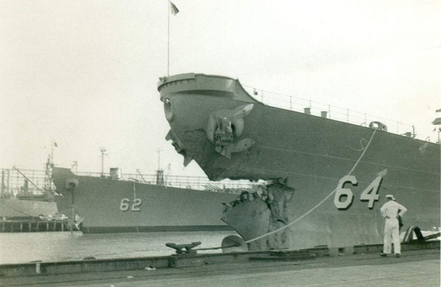 Uszkodzony dziób USS Wisconsin 