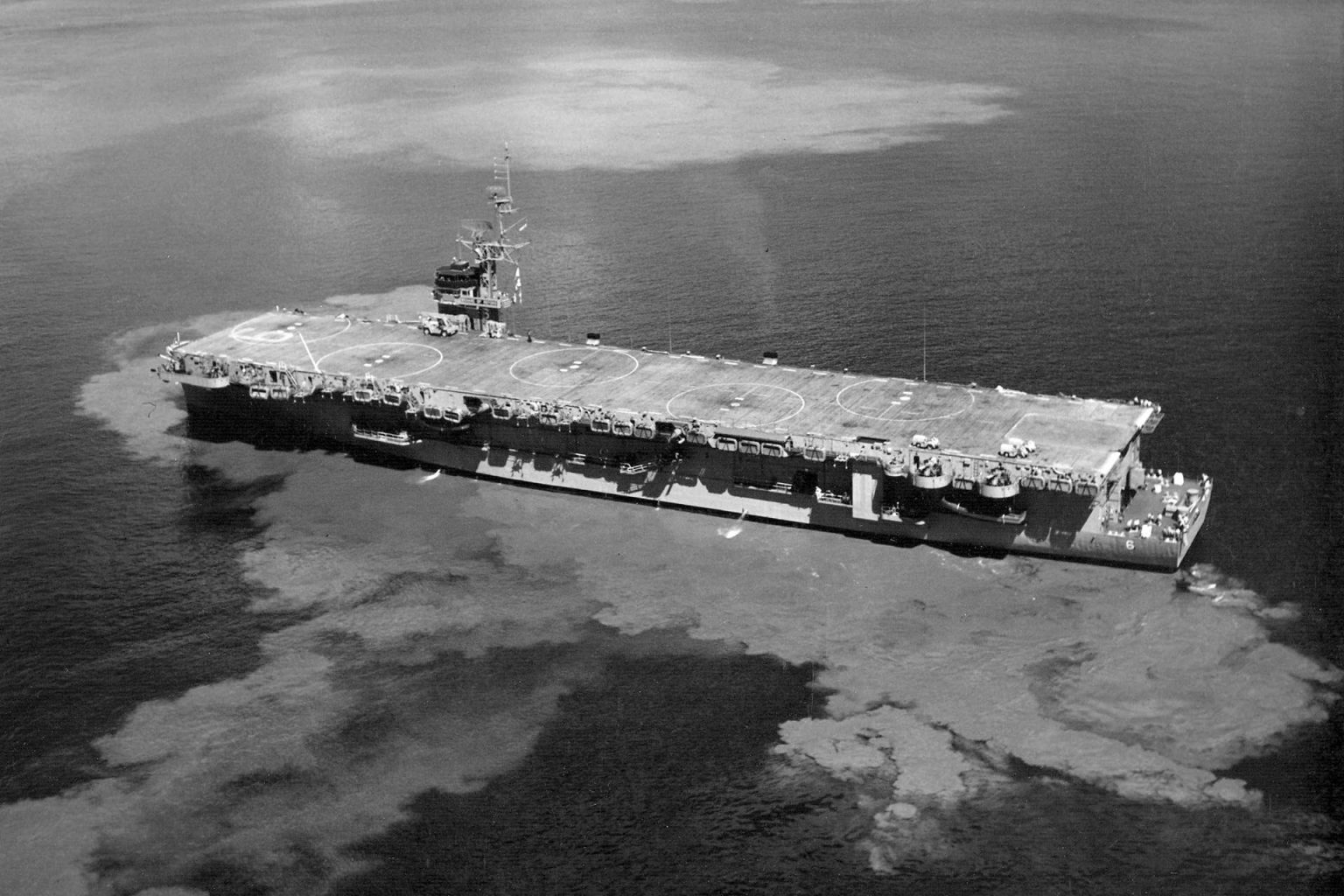 USS Thatis Bay w 1963 roku