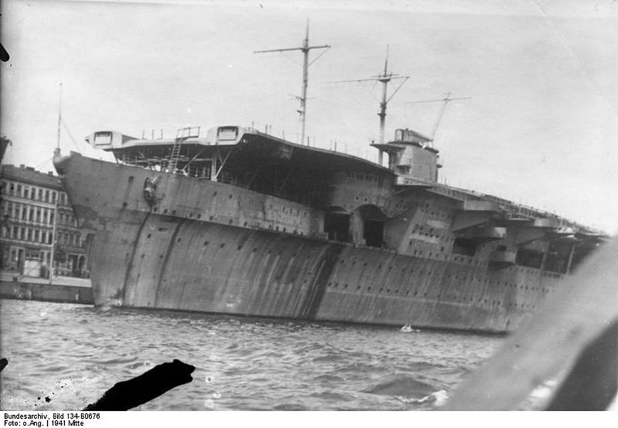 Graf Zeppelin w 1941 roku