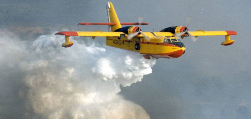Samoloty gaśnicze Canadair CL-215 i CL-415