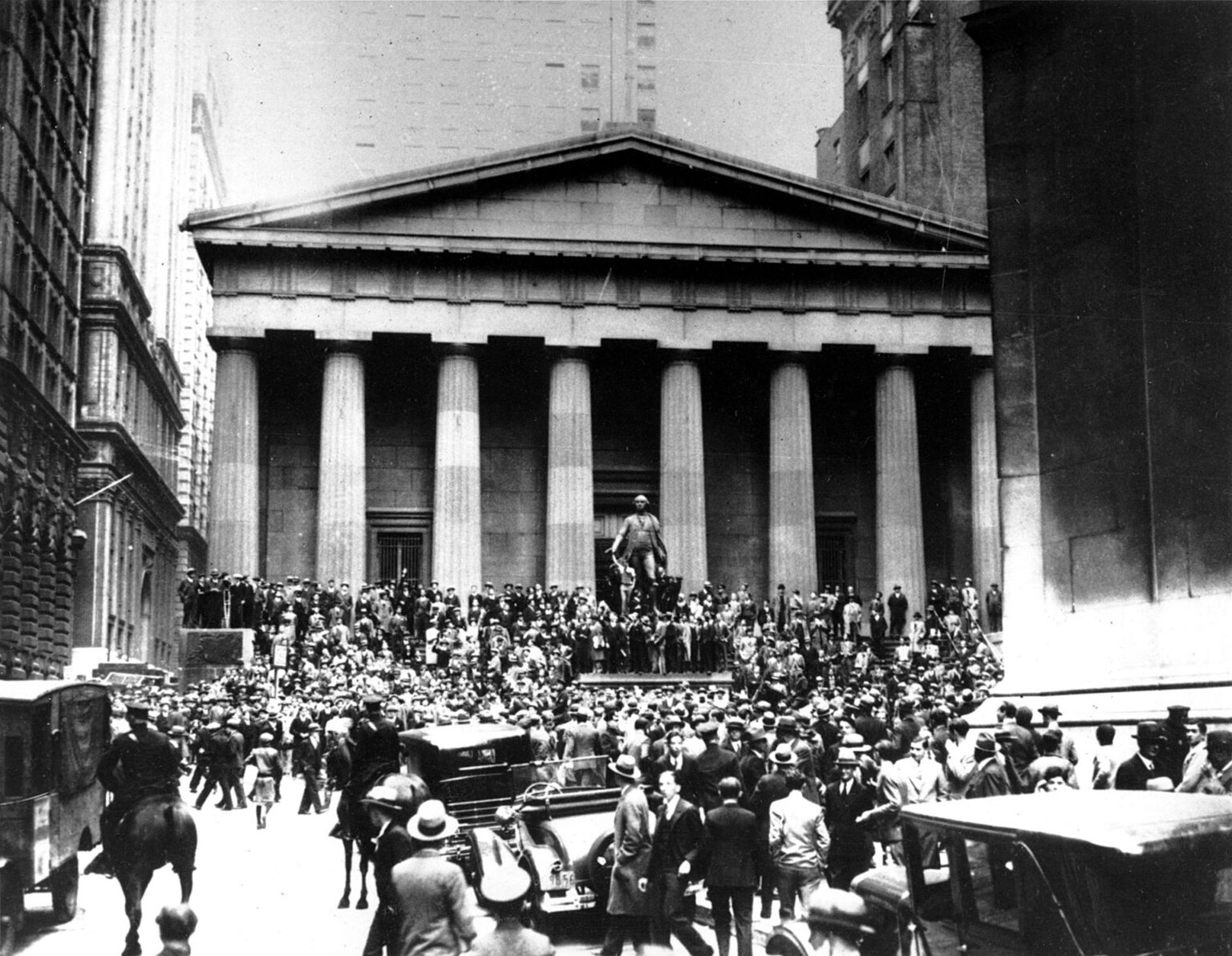 Tłumy na Wall Street po upadku Giełdy 24 października 1929 roku