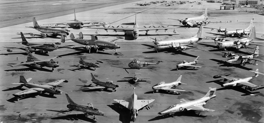 Przegląd samolotów USAF w 1957 roku - KC-135, B-52, B-36, C-124, C-124, B-50, B-47, EC-121, C-97, C-130, T-33, Sikorsky H-19, F-86, Grumman Mallard, B-57 (Camberra), F-86D, T-37, F-89, F-100, F-102 i F-101