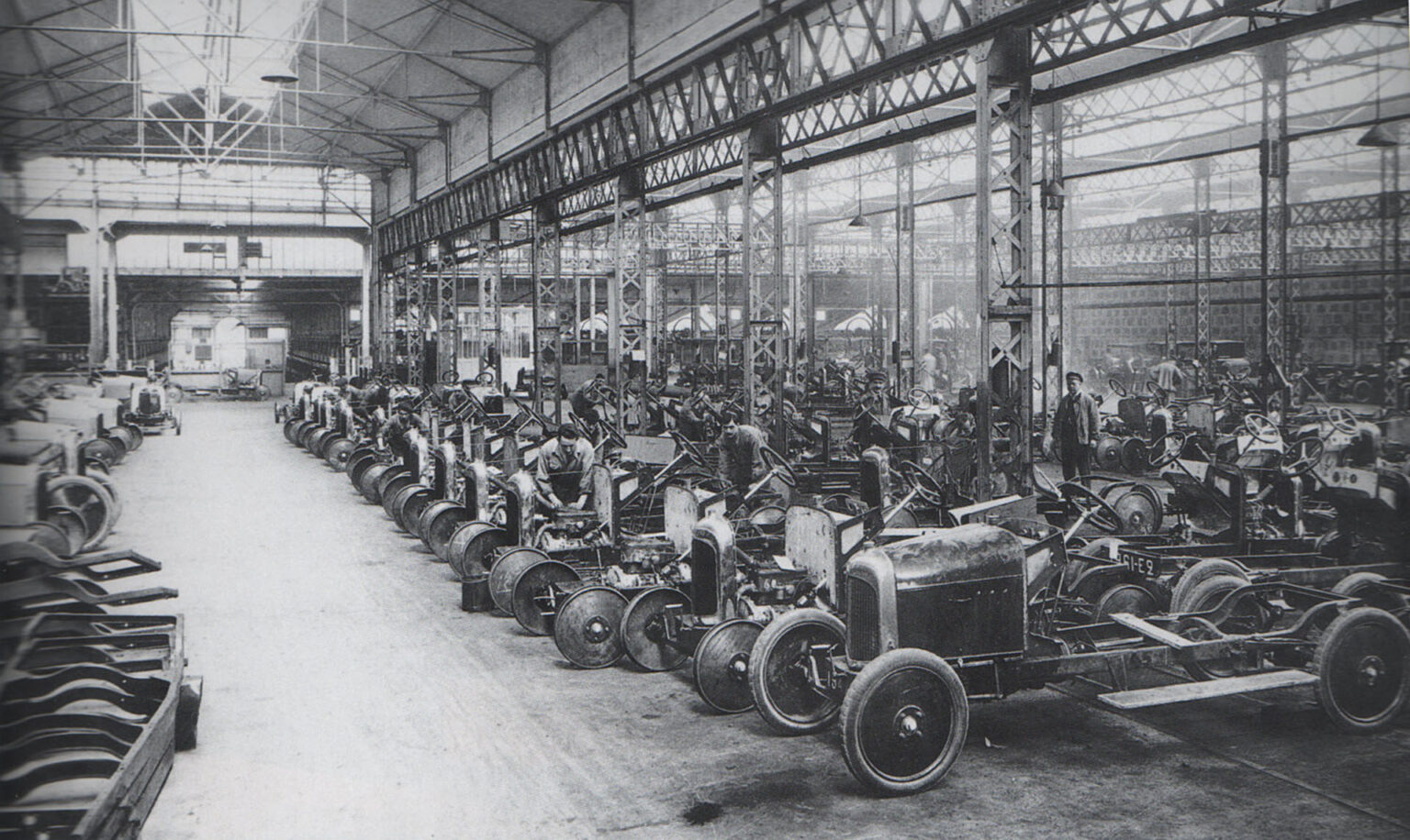 Hala montażowa zakładów Citroena w 1919 roku