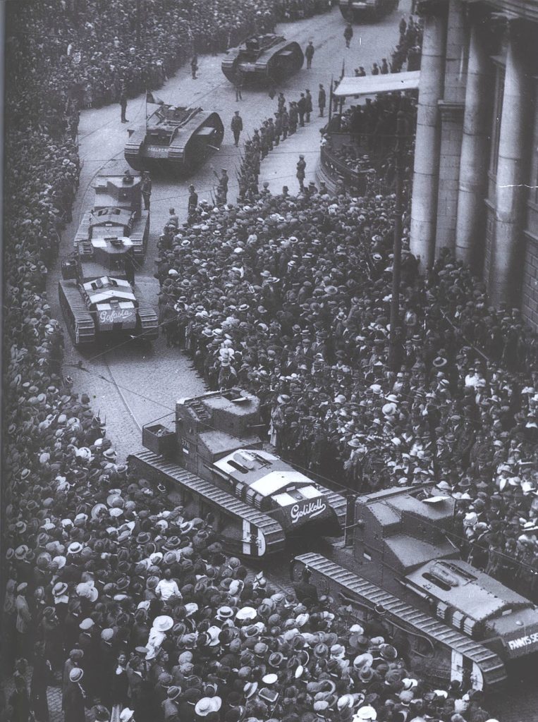 Brytyjskie czołgi wjeżdżające do Dublina