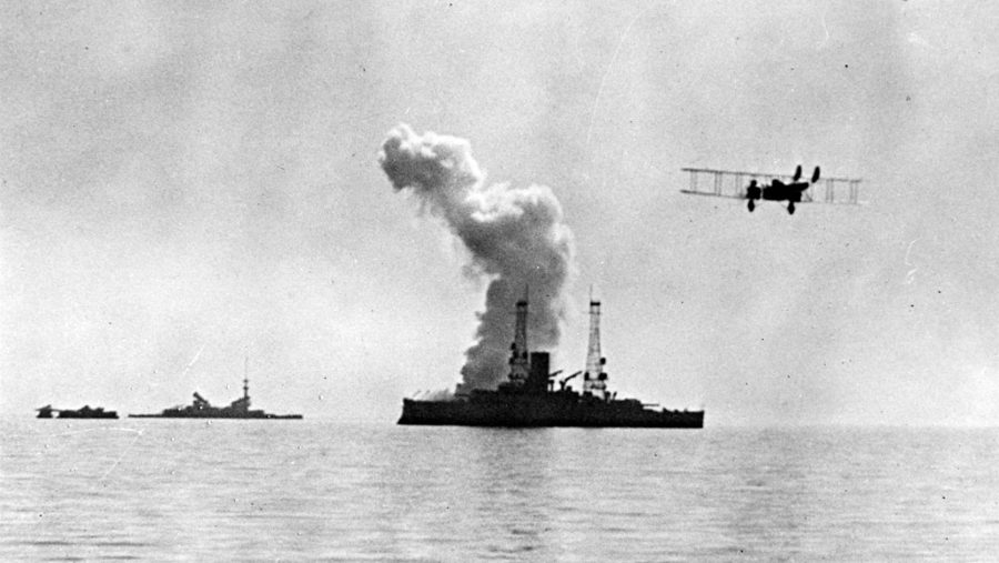 Pancernik USS Alabama podczas bombardowań