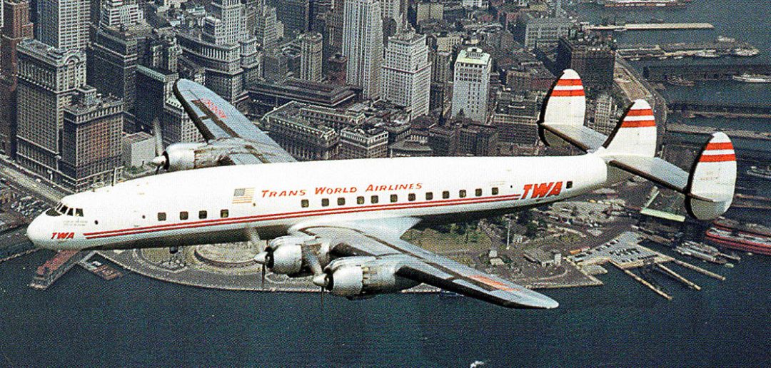 Lockheed Constellation linii TWA nad Nowym Jorkiem - zdjęcie