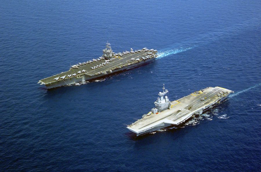 Charles de Gaulle (R91) i USS Enterprise (fot. US Navy)