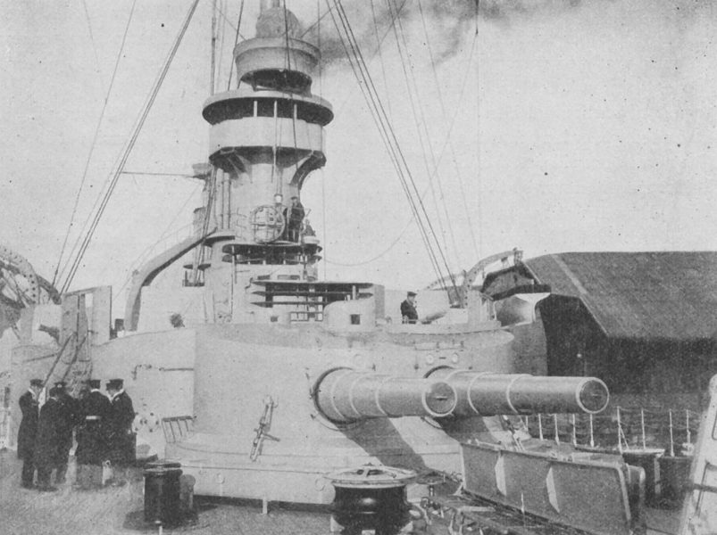 Widok na dziobową wieżę artylerii głównej krążownika SMS Scharnhorst