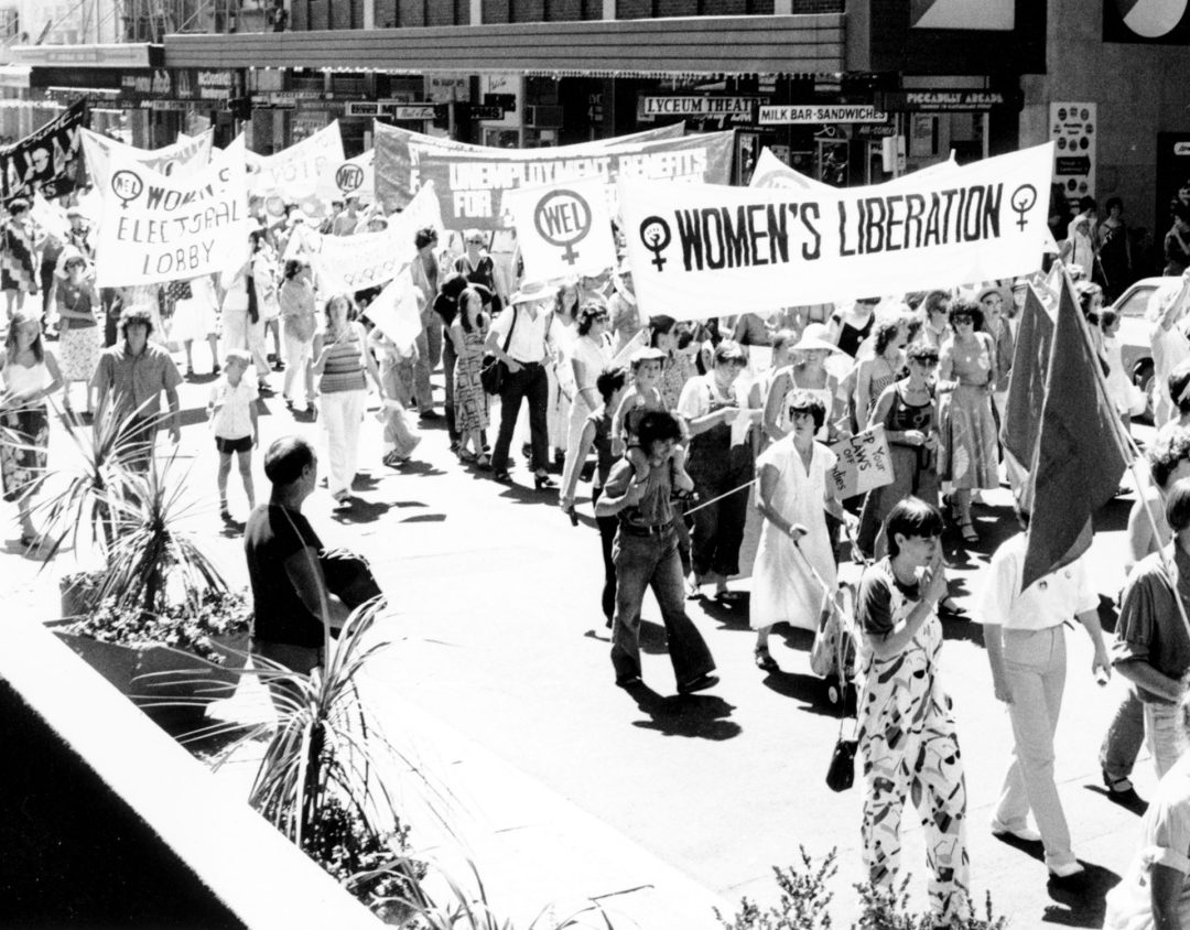 Marsz z okazji Międzynarodowego Dnia Kobiet prawdopodobnie w latach 60.
