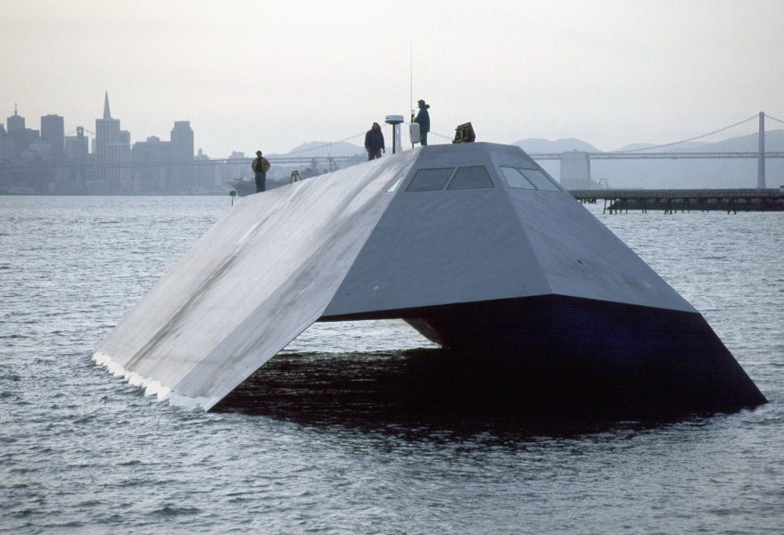 Sea Shadow w San Francisco - 18 marca 1999 roku (fot. US Navy)