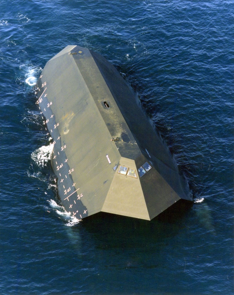 Sea Shadow w trakcie prób - 11 kwietnia 1993 roku (fot. US Navy)