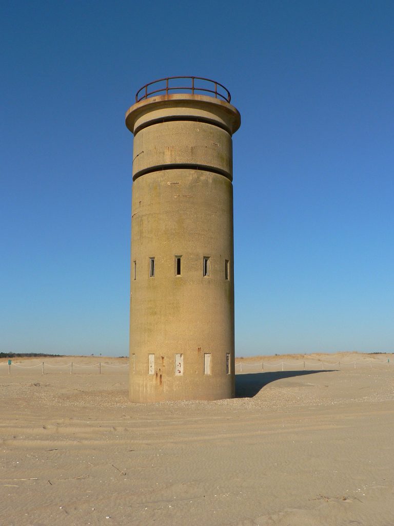 Wieże obserwacyjne na plażach Delaware (fot. Mike Mahaffie)