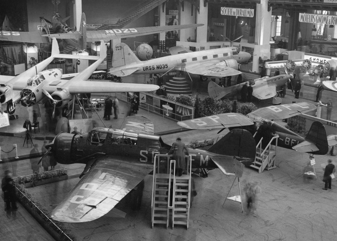 Polskie samoloty na Salonie Lotniczym w Paryżu - widać min. PZL P.24 i PZL.23 Karaś