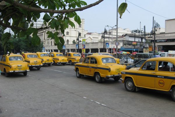 Hindustan Ambassador jako taksówki (fot. Piyal Kundu)
