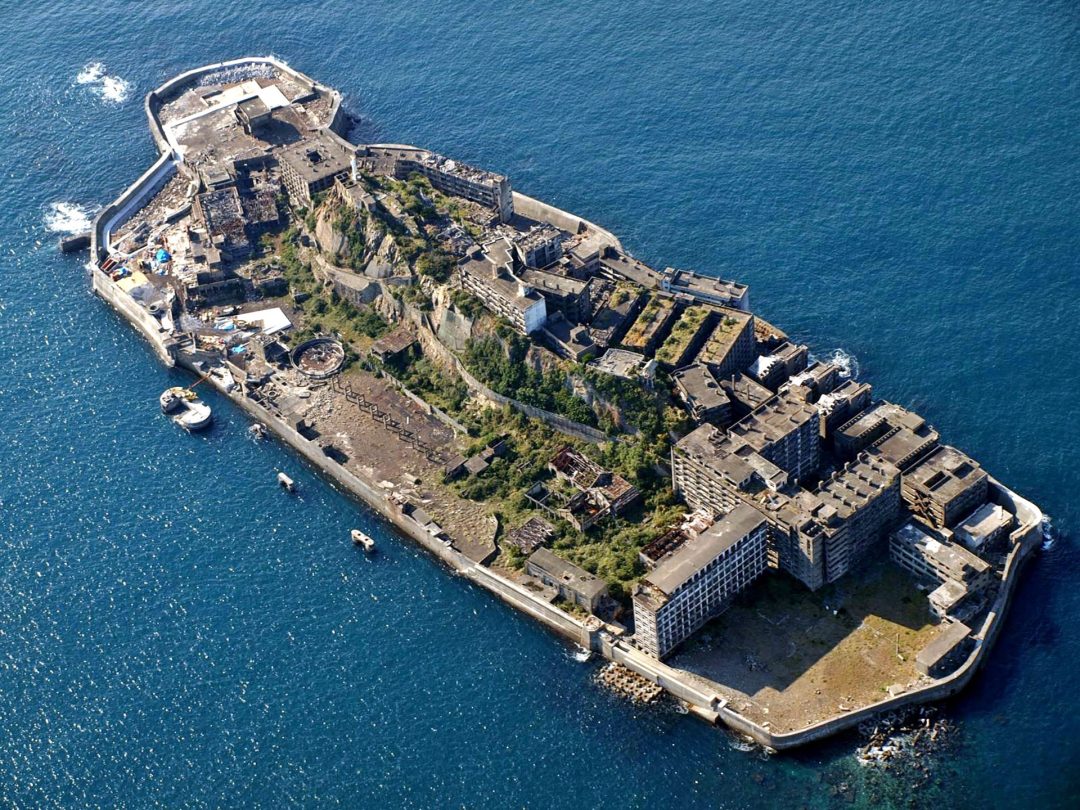 Hashima (fot. kntrty/Wikimedia Commons)
