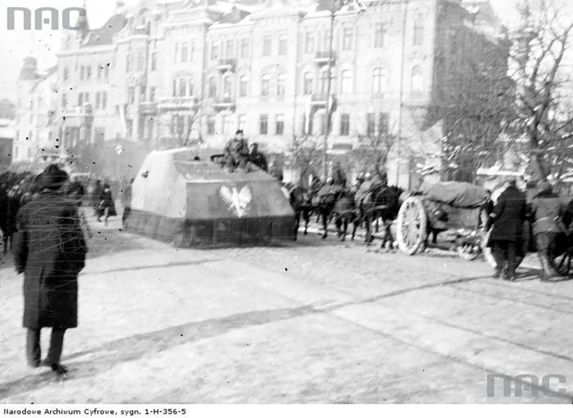 Tank Piłsudskiego - improwizowany pojazd pancerny wykorzystywany przez oddziały niepodległościowe
